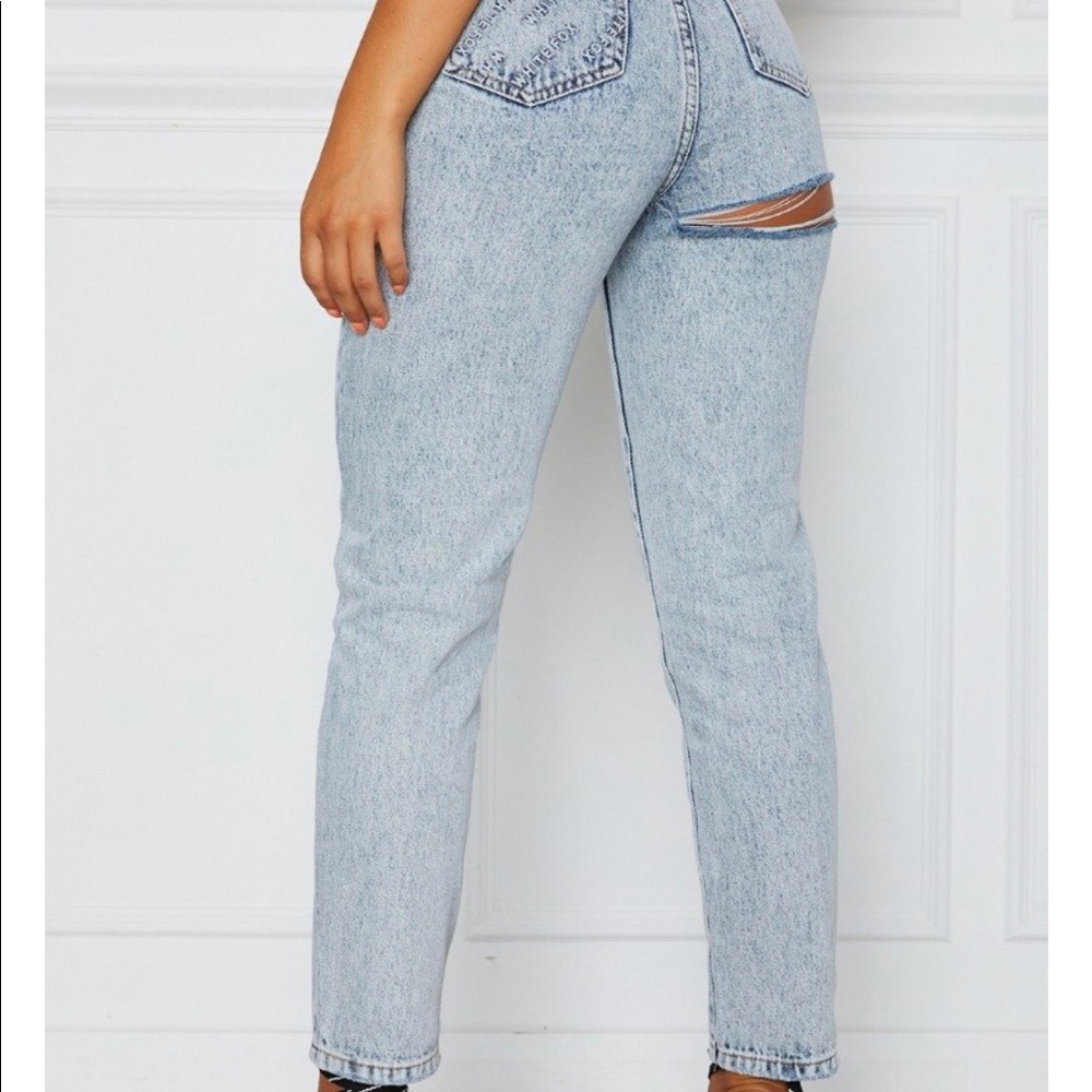 White fox what goes around boyfriend jeans
